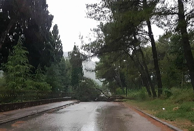 Hercegovini izdano upozorenje: Jaki udari vjetra i obilna kiša