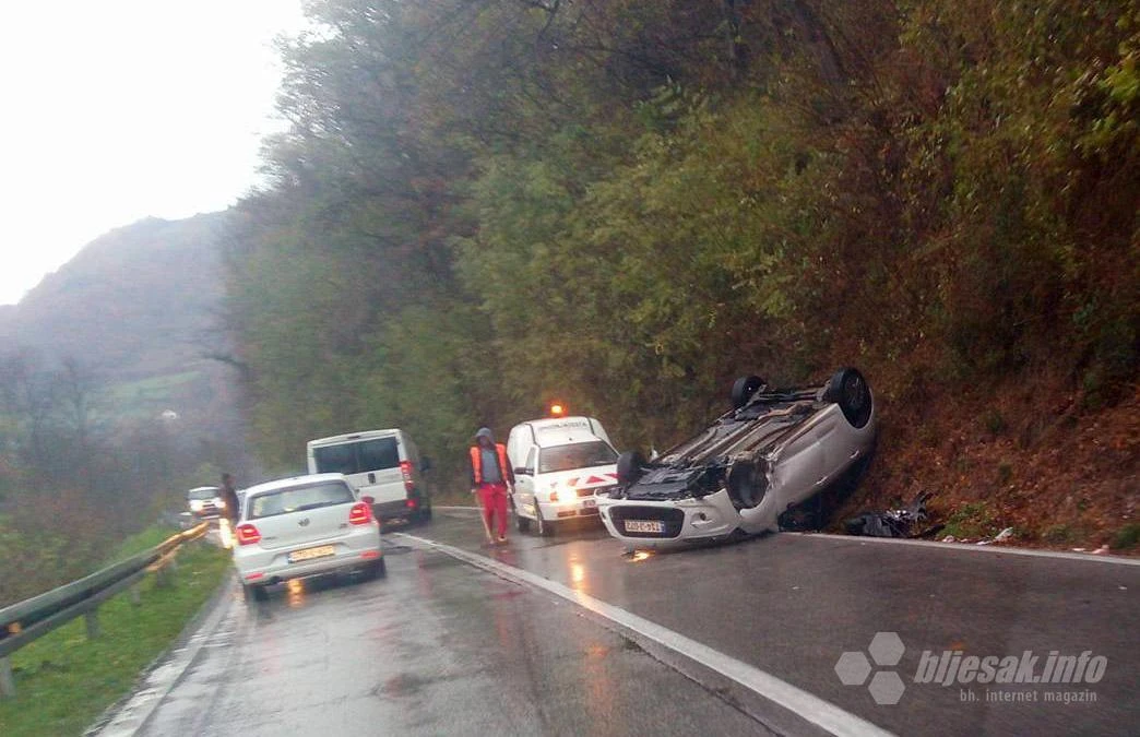 M-5: Jedna osoba ozlijeđena u prevrtanju automobila