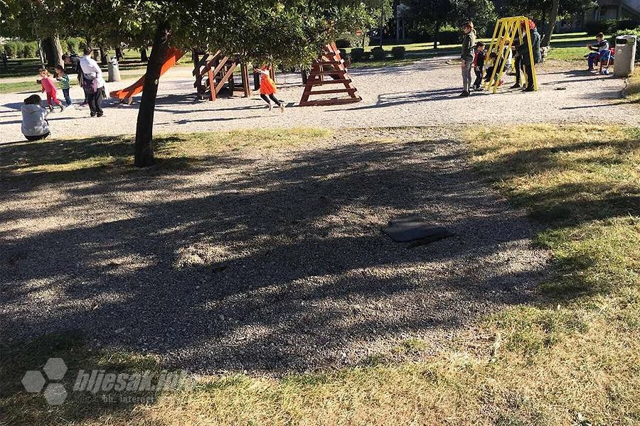 Uklonjeni vlakić i tobogani iz mostarskog parka