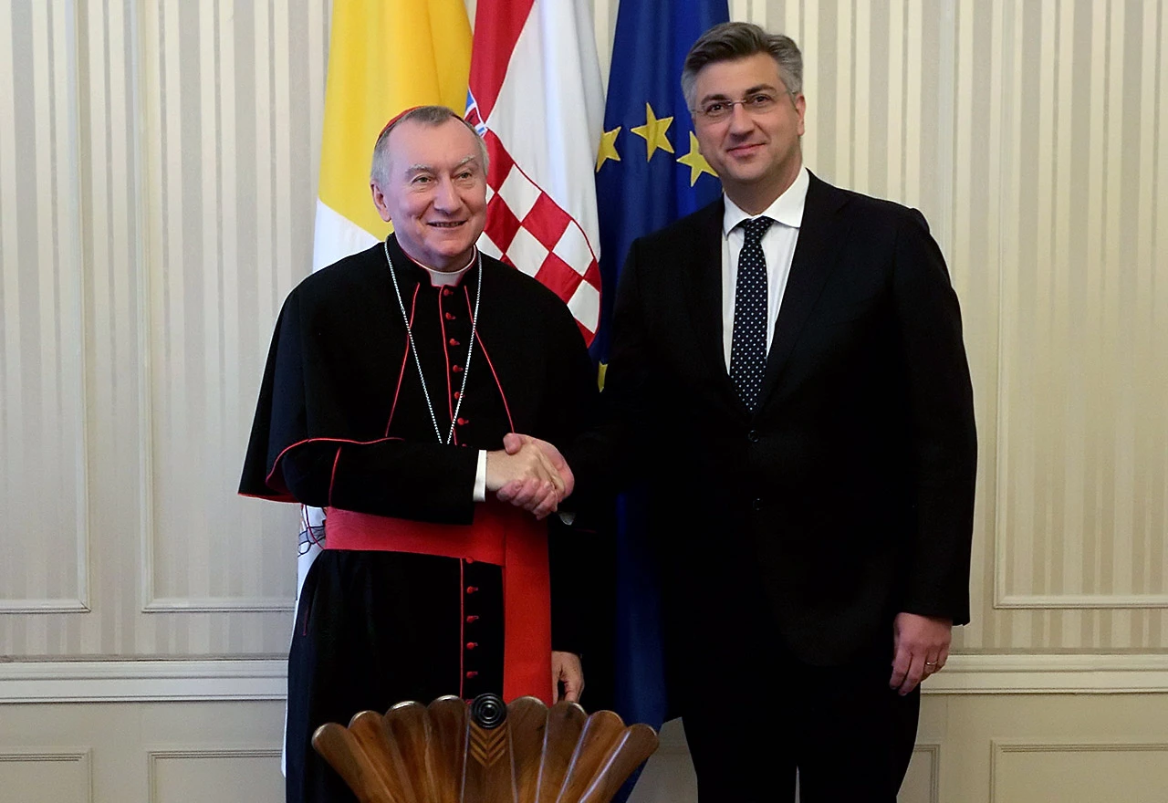 Plenković s državnim tajnikom Svete Stolice razgovarao o položaju Hrvata u BiH 