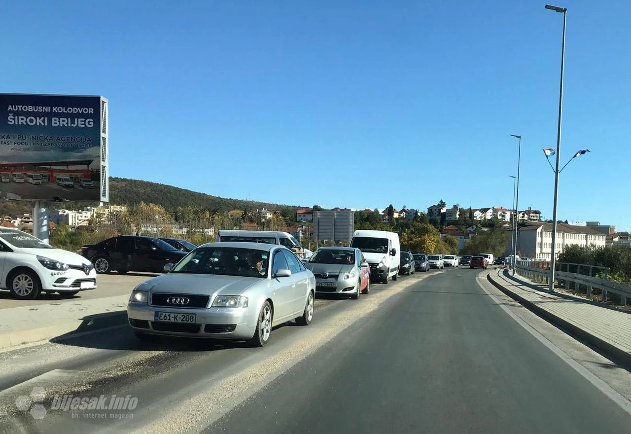 Ulje na cesti na zapadnom izlazu iz Širokog Brijega