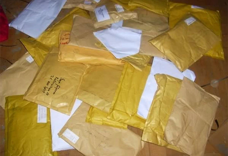 Droga u BiH stiže u čestitkama, pismima, poklon-paketima...