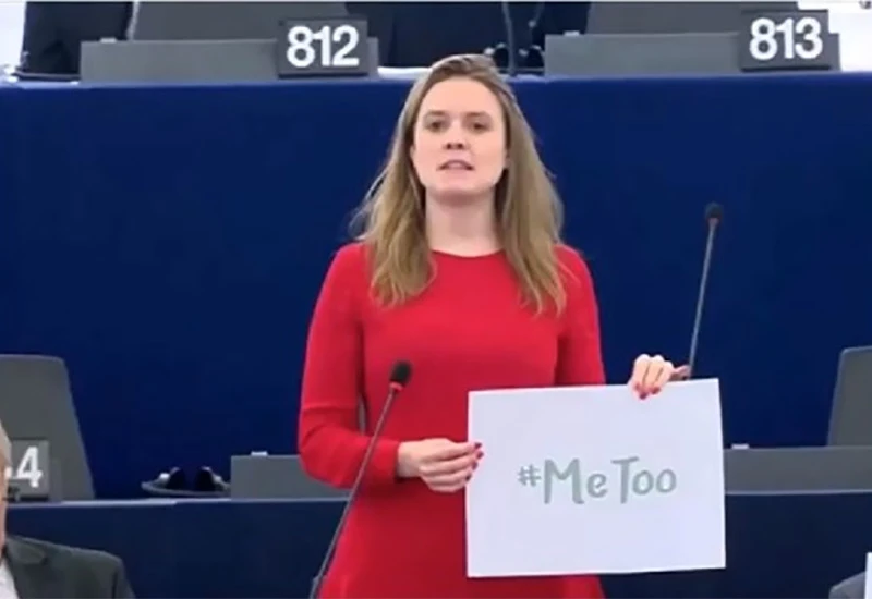  Prosvjed u Europskom parlamentu: Zastupnice nosile transparente #MeToo