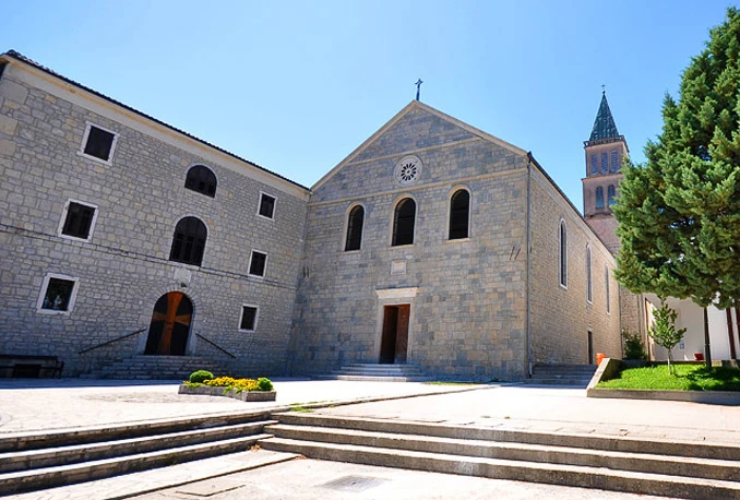 Poštanska marka u povodu 150. obljetnice obnove Franjevačkog samostana na Humcu