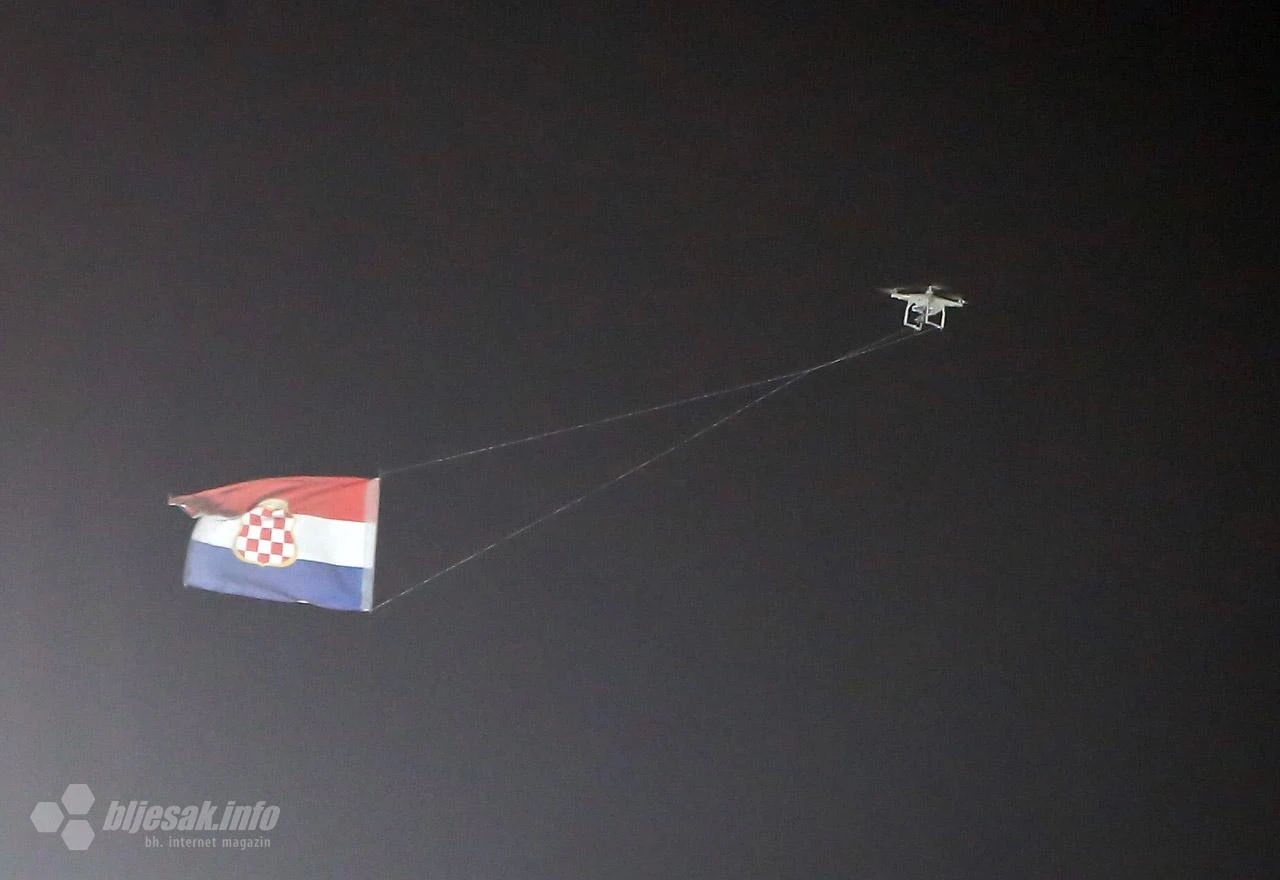Mostar: Dron sa zastavom Herceg-Bosne letio nad stadionom za vrijeme utakmice