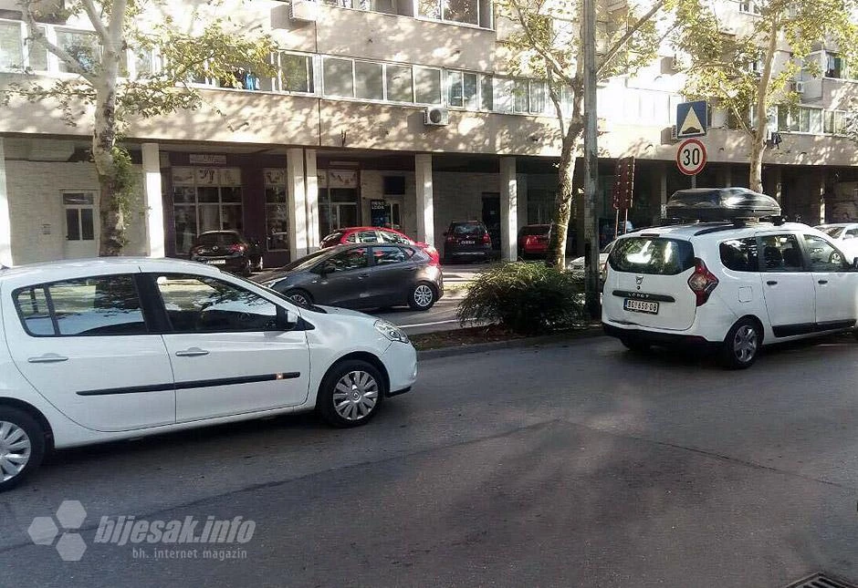 Lakša prometna nesreća na mostarskoj Aveniji
