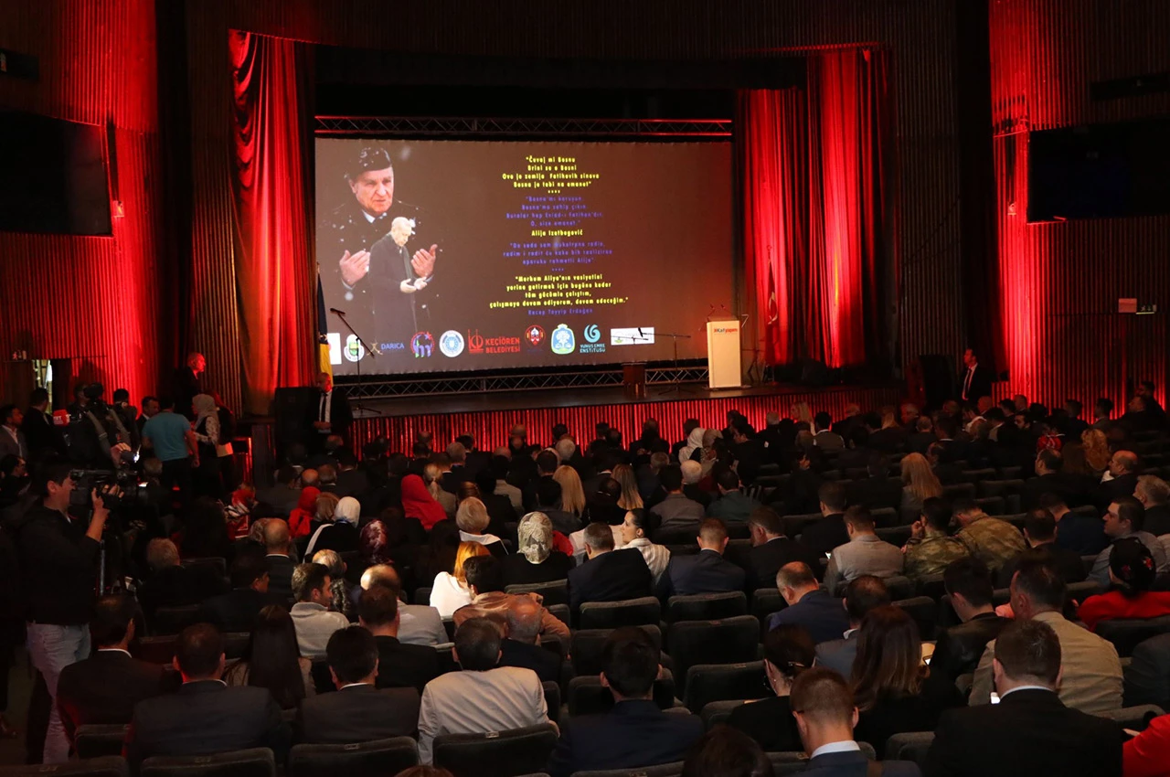 Bakir o filmu o Aliji: U BiH nije snimljen ni jedan film o herojima