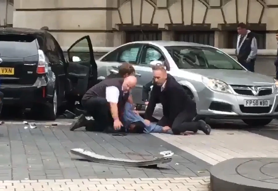 London: Automobil se zabio u pješake; uhićena jedna osoba
