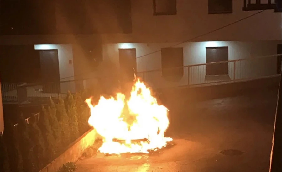 Sarajevo: U požaru izgorio automobil MMA borca Denisa Stojnića