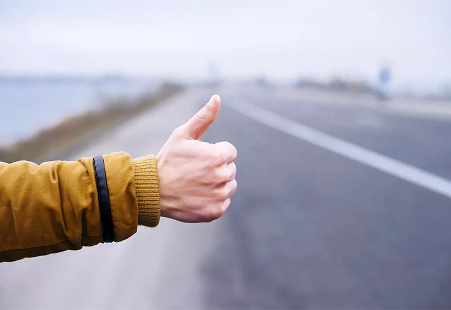 Prozor: Autostoper mu ukrao mobitel iz vozila