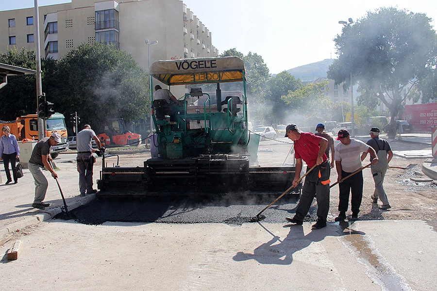 Mostar: Završni radovi na raskrižju kod hotela Ero