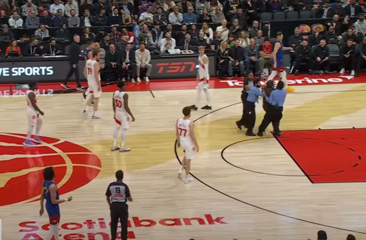 VIDEO I U Torontu "spašavali" konje, zamalo tučnjava košarkaša