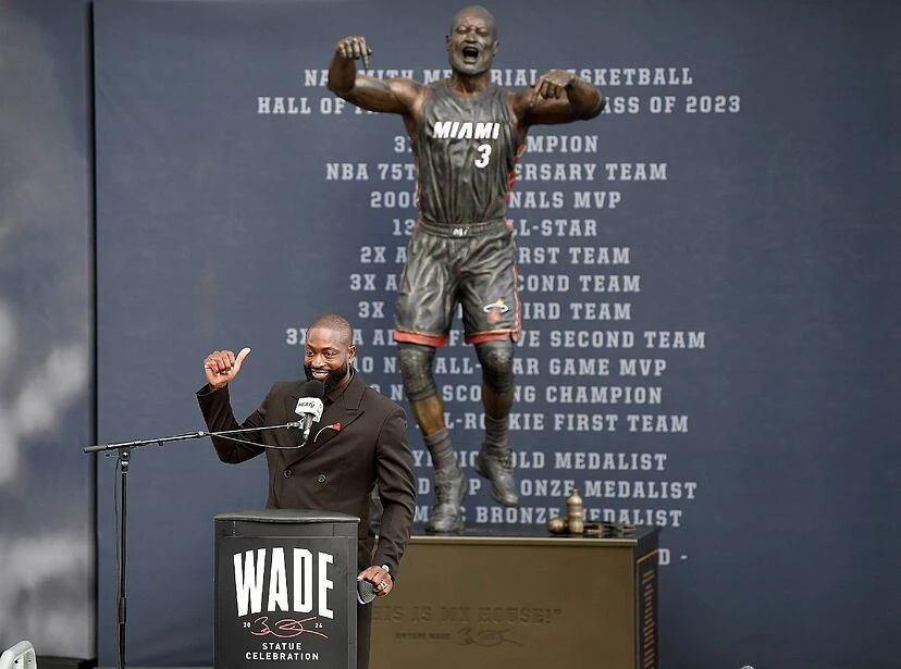 Wade ili Ne? Miami Heat 'počastio' Wadea statuom