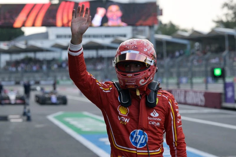 Slavlje Sainza, Verstappenu 20 sekundi kazne