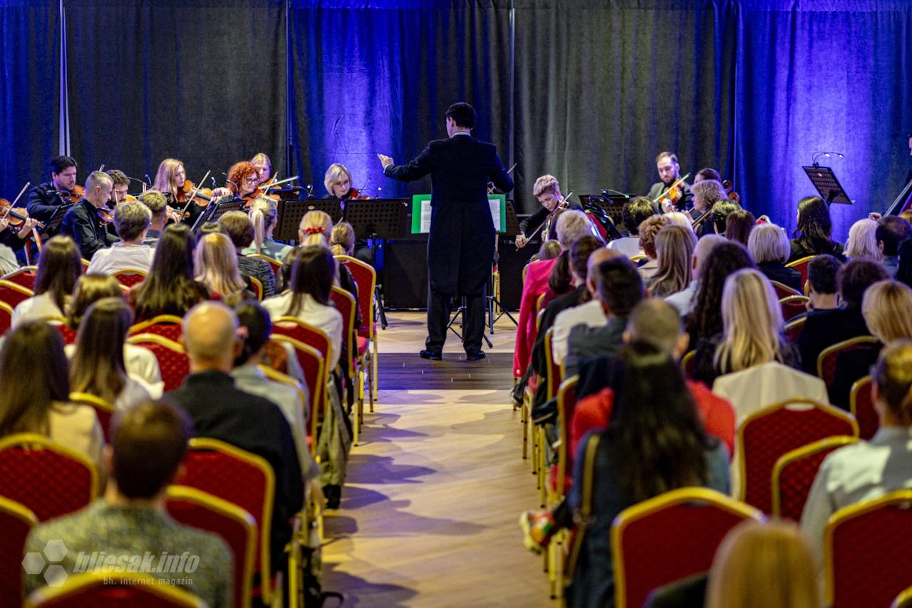 FOTO | Simfonijski orkestar Mostarcima poklonio vrhunski koncert: "S Carmen u susret Beatlesima"