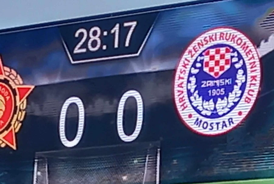 Gaf u Tuzli: Na semaforu stadiona Tušanj grb pogrešnog kluba