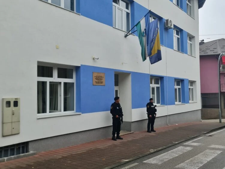 Tužiteljstvo o napadu u Bosanskoj Krupi: Provjeravamo stoje li ekstremne grupe iza maloljetnika
