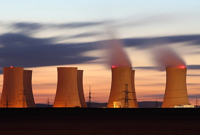 Veliki požar u iranskoj nuklearnoj elektrani Karadž