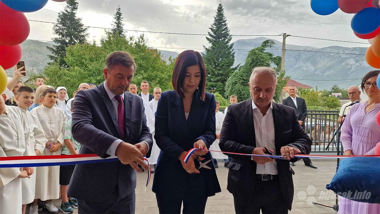 HDZ BiH i Novak kažnjeni zbog škole u Vojnom, otvaranje pokrenulo izmjene pravila o obilježjima