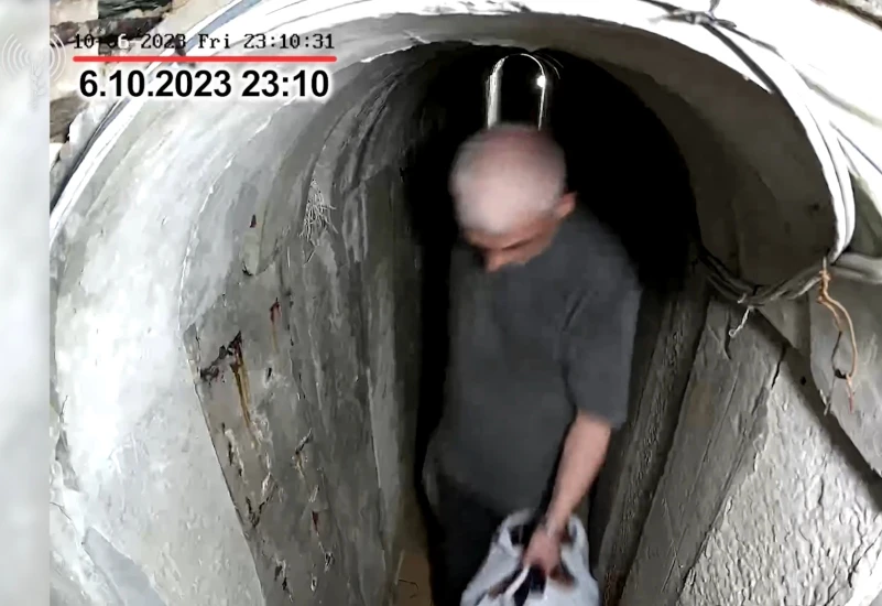 Izraelci objavili video: U njemu Sinwar nosi stvari podzemnim tunelom 