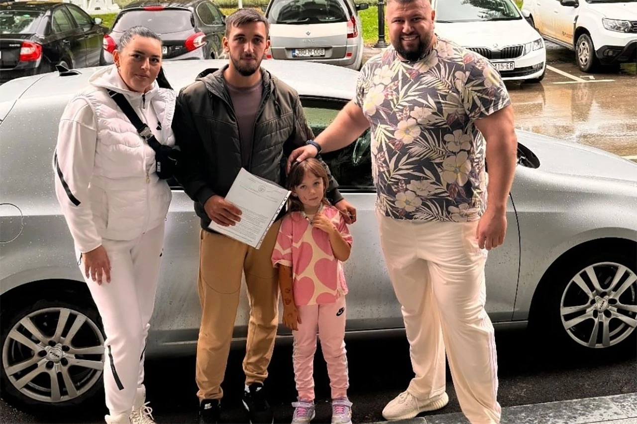 Dino dobio automobil, isti kakav je imao prije poplava