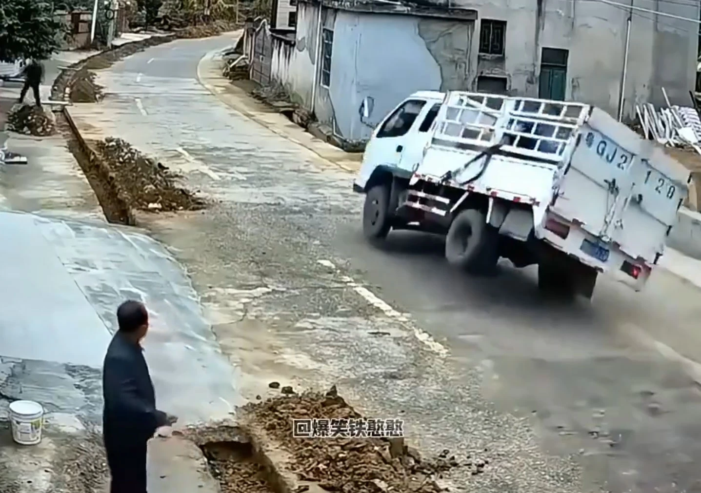 |VIDEO| Smijeh na cesti: Najbizarnije prometne nesreće snimljene kamerama!