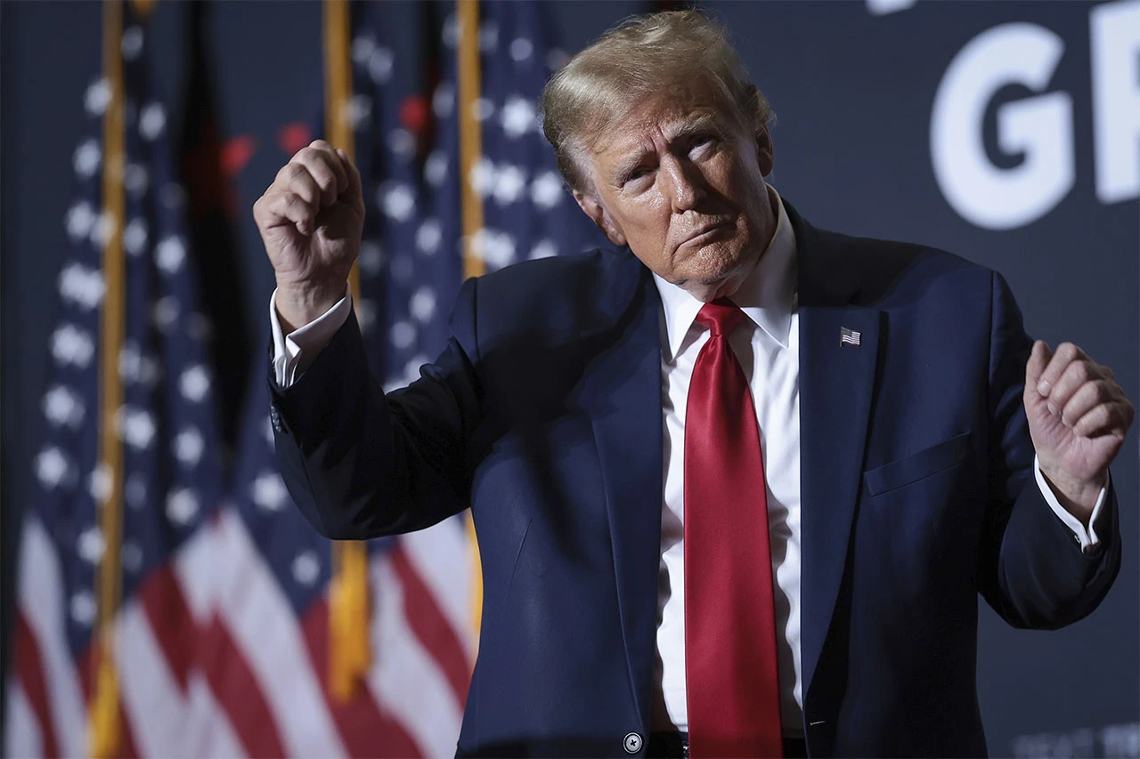 VIDEO Trump izborni skup pretvorio u polusatni bizarni plesni nastup; Harris: Nadam se da je dobro