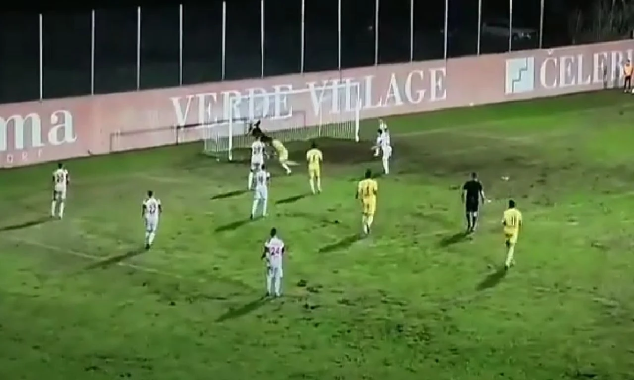 VIDEO I Igrač pogodio prečku, sudac priznao gol 
