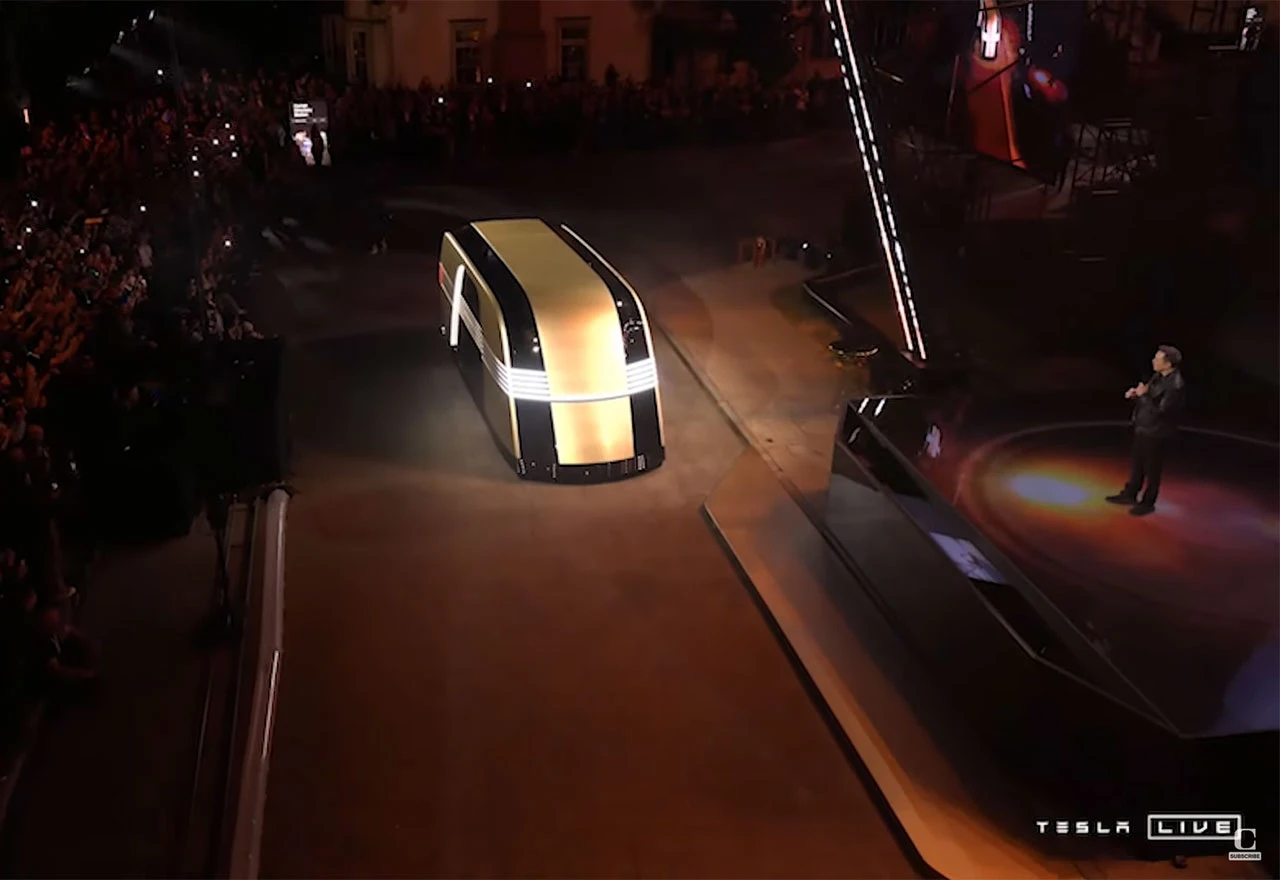 Musk šokirao novim Teslinim vozilima: Robotaxi i robovan bez vozača