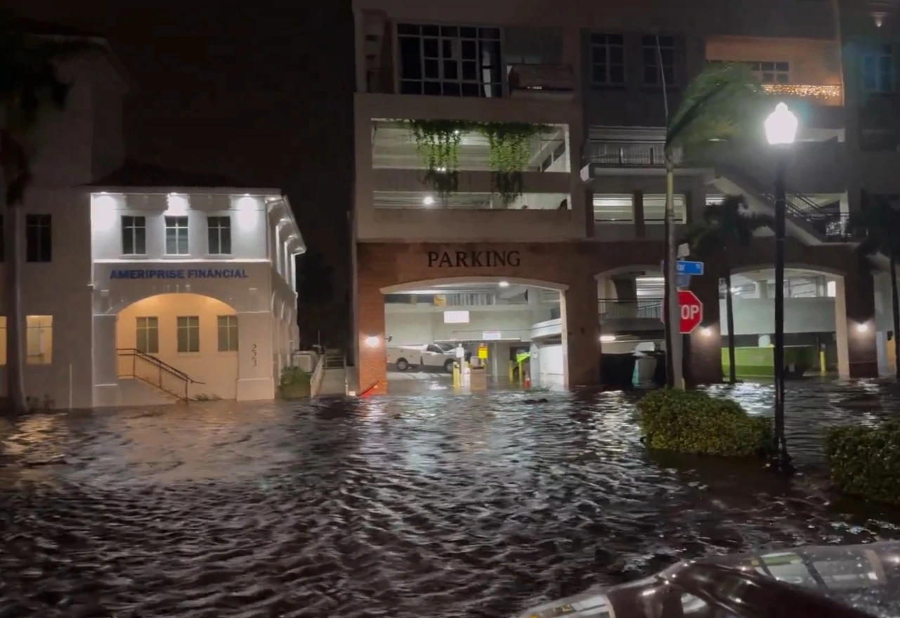 Uragan uništava Floridu: Milijuni bez struje, vjetar nosi sve pred sobom