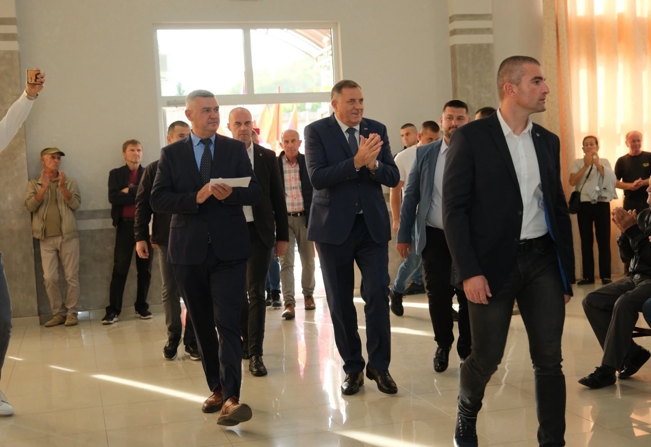 Kaotično na suđenju: Dodik dobacivao, sutkinja mu zaprijetila izbacivanjem iz sudnice