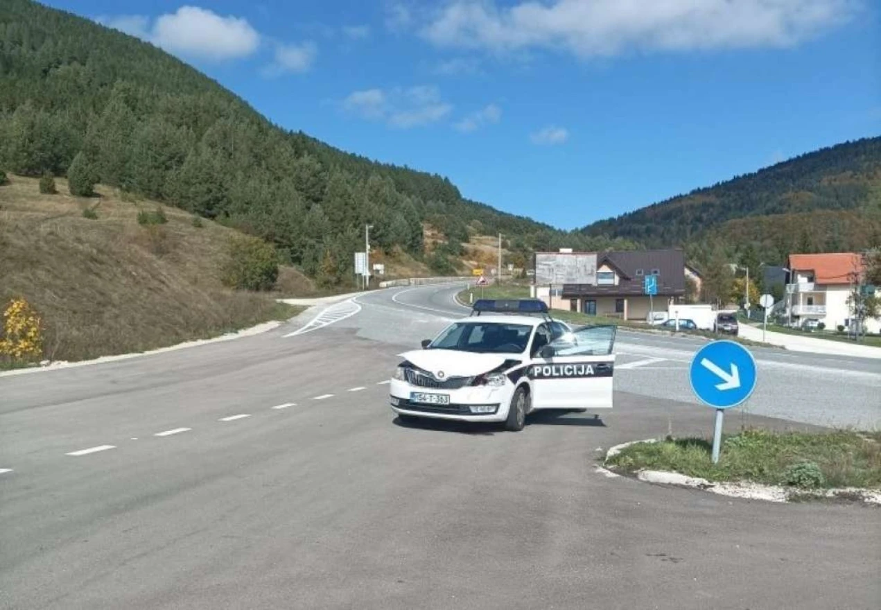 Filmska potjera: Mladić kombijem dva puta probio policijsku blokadu