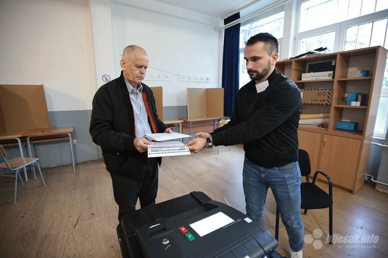 Jesu li skeneri promašaj? Na biralištima zastoji i gužve, nervozni i birači i članovi odbora