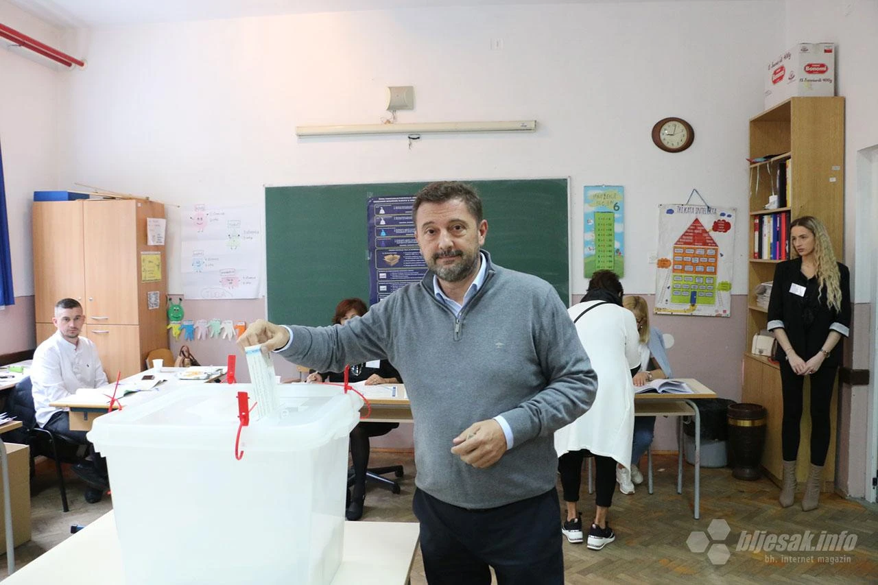 FOTO | Kordić obavio građansku dužnost: ''Birajte one koji će vas zastupati 4 godine''