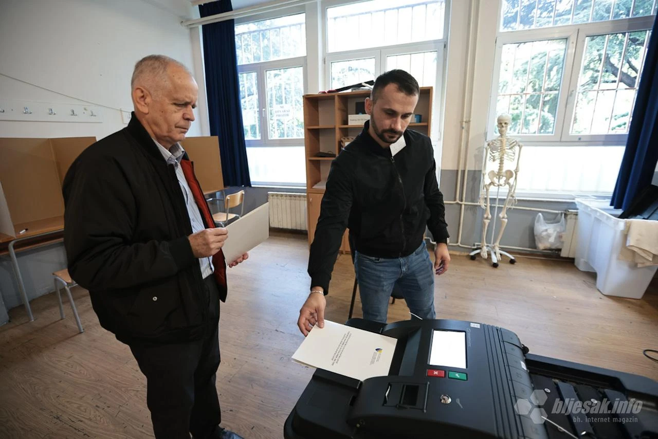 VIDEO Ovako izgleda glasovanje putem skenera u Mostaru