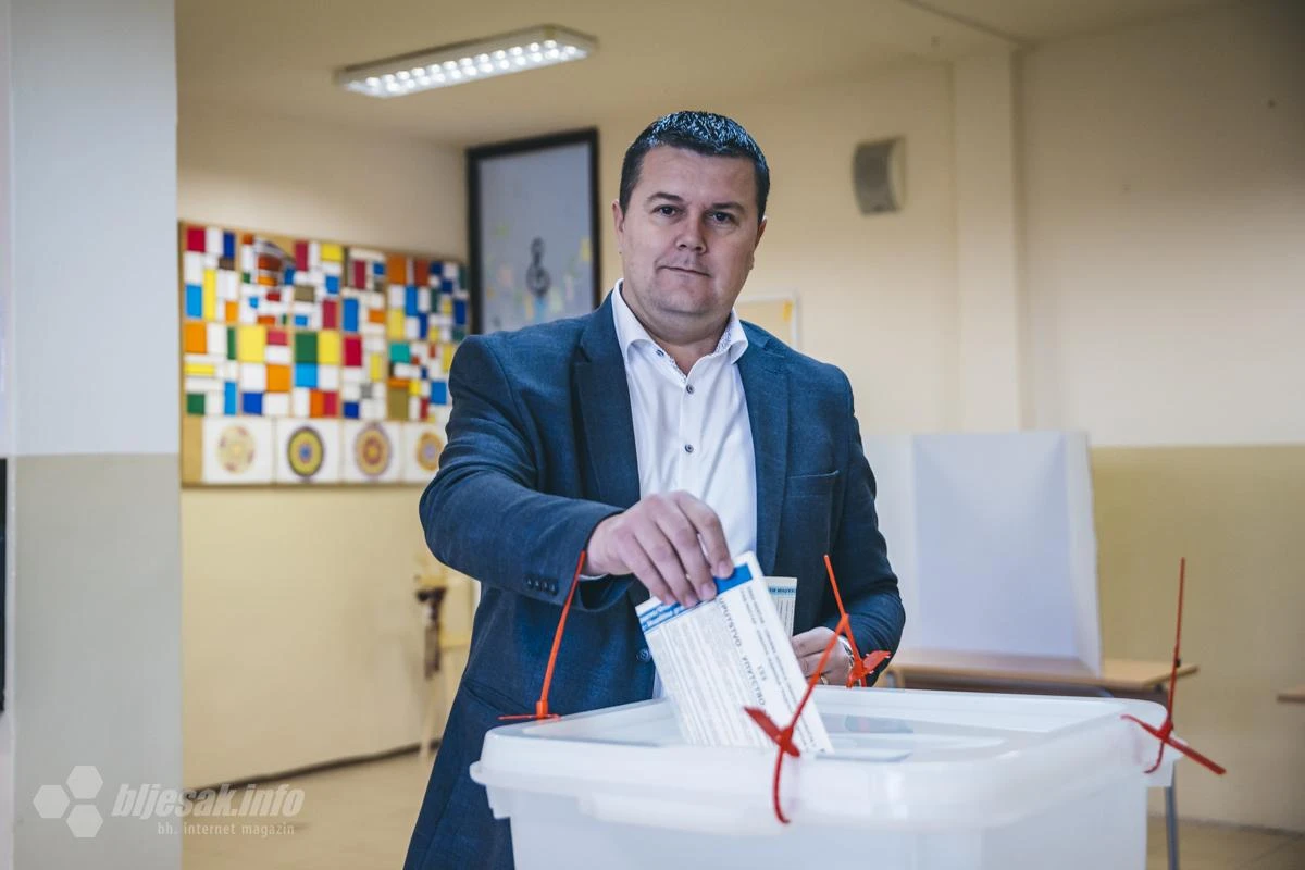FOTO | Građansku dužnost u rano jutro obavio i Marko Novak