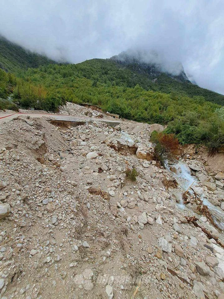 FOTO - GALERIJA | Drežnica se čisti nakon obilnih poplava, izbori se održavaju redovito