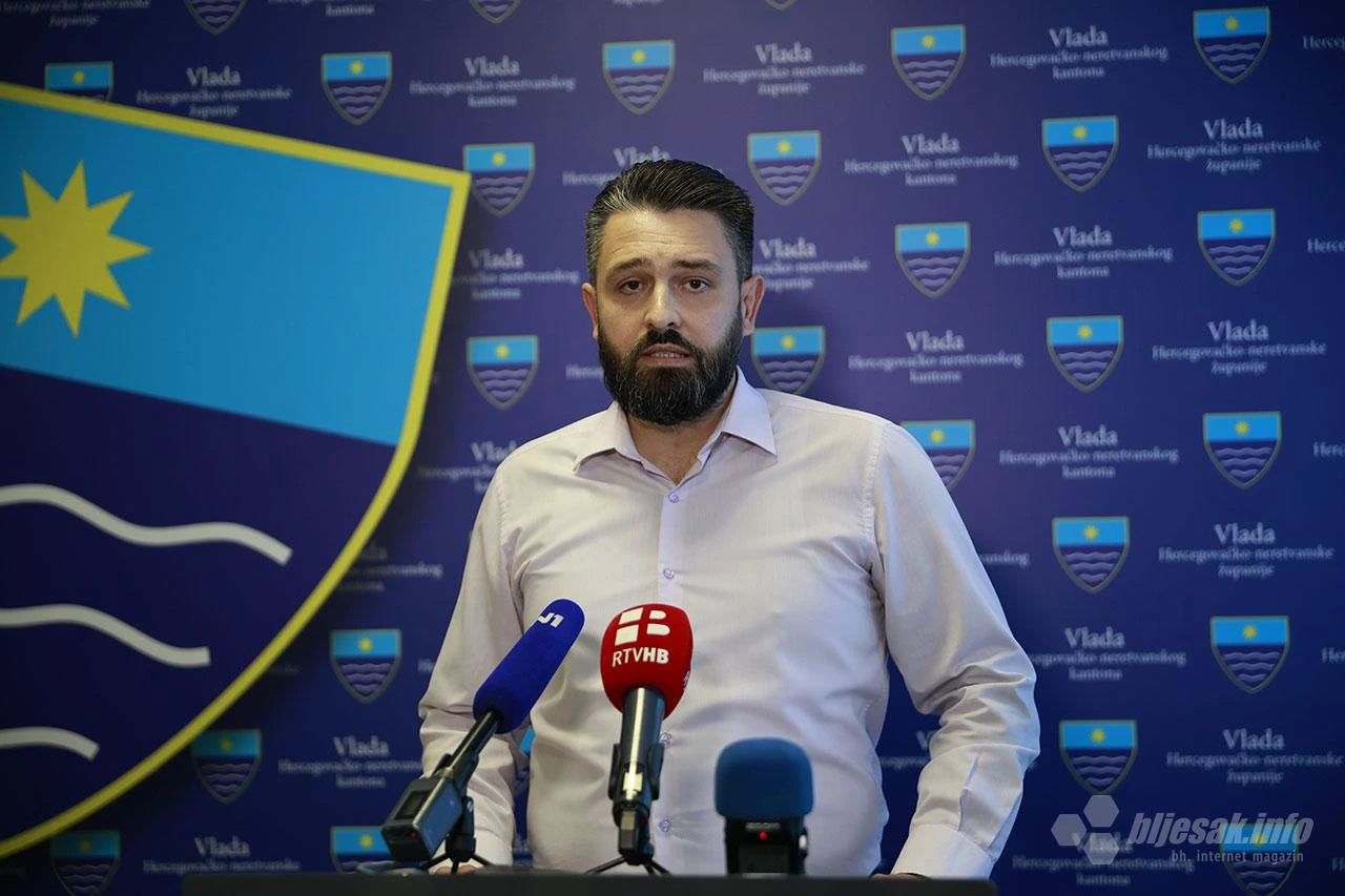 Vlada HNŽ o posljedicama poplava - 13 preminulih, traga se za 10 osoba