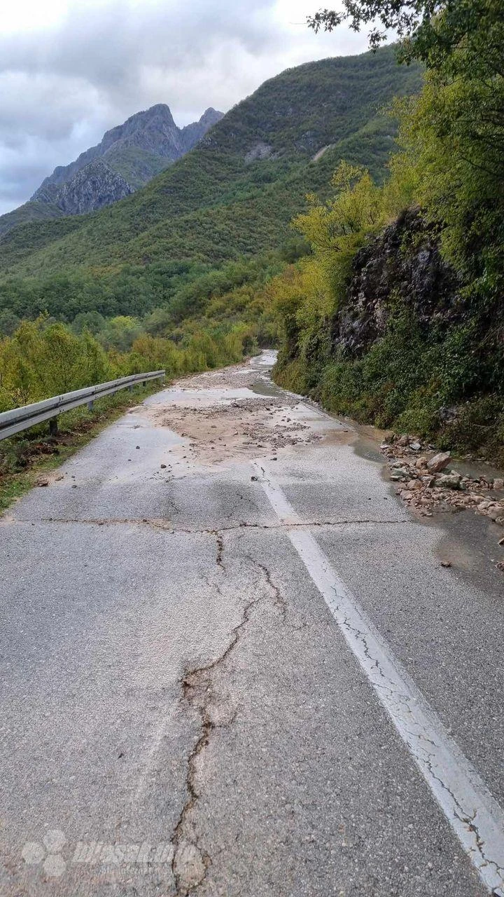 FOTO | Drežnica - bageri rade cijeli dan, jedno selo odsječeno od ceste