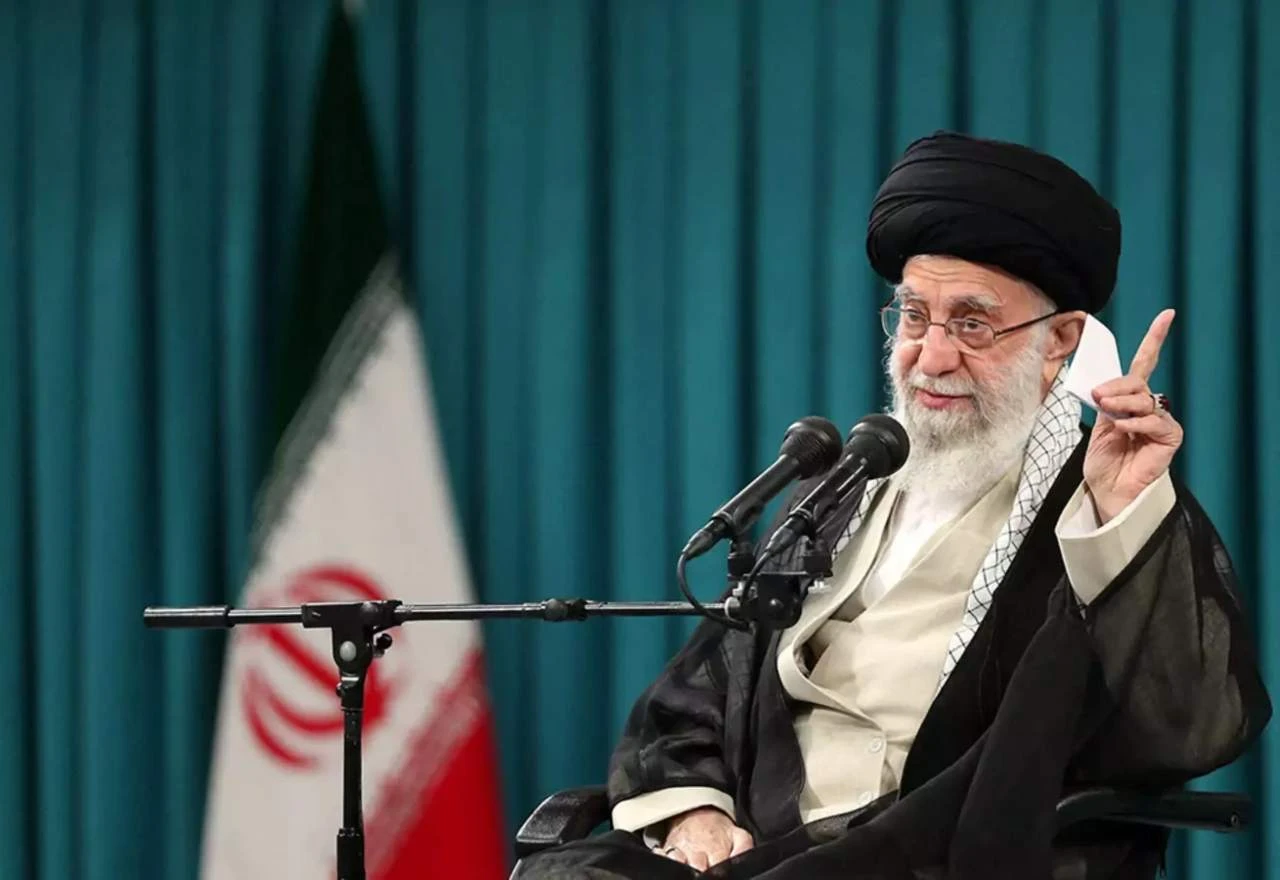 Iranski ajatolah se vratio: Propovijed s puškom u ruci