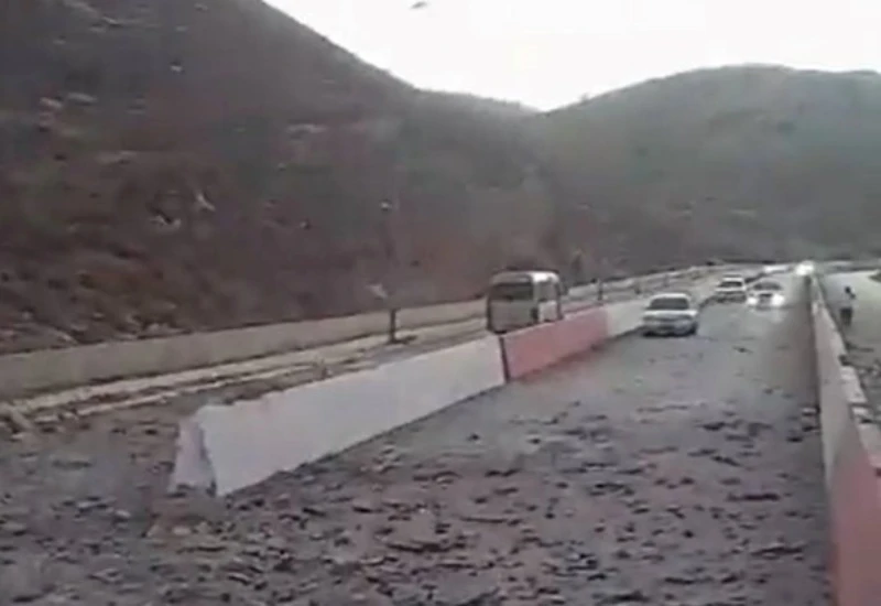 Presječena cesta kojom su ljudi masovno bježali iz Libanona