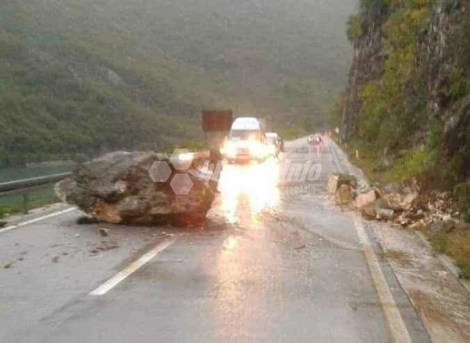 Prve informacije s poplavljenih područja: Više nastradalih i nestalih, srušene kuće, blokirane ceste