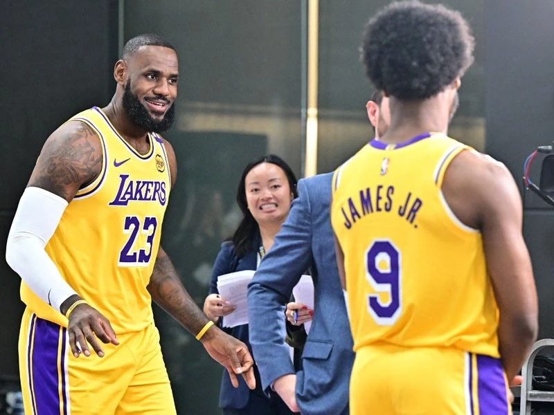 VIDEO I LeBron sinu Bronnyju: Nisam tata na parketu 