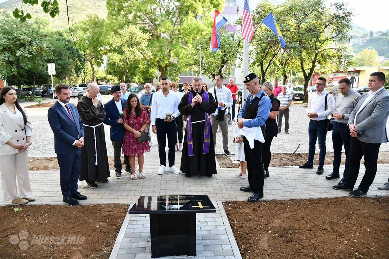 U Mostaru otkriven spomenik prvoj američkoj žrtvi rata u BiH