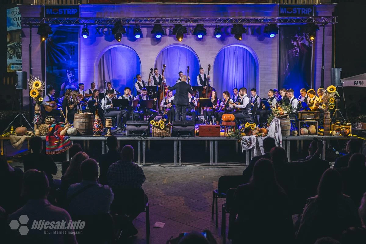 FOTO | Tamburaški orkestar Mostar poklonio sugrađanima koncert za pamćenje