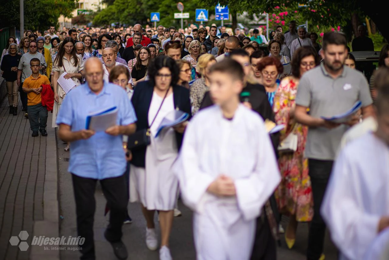 Nastavljen pad broja katolika u BiH