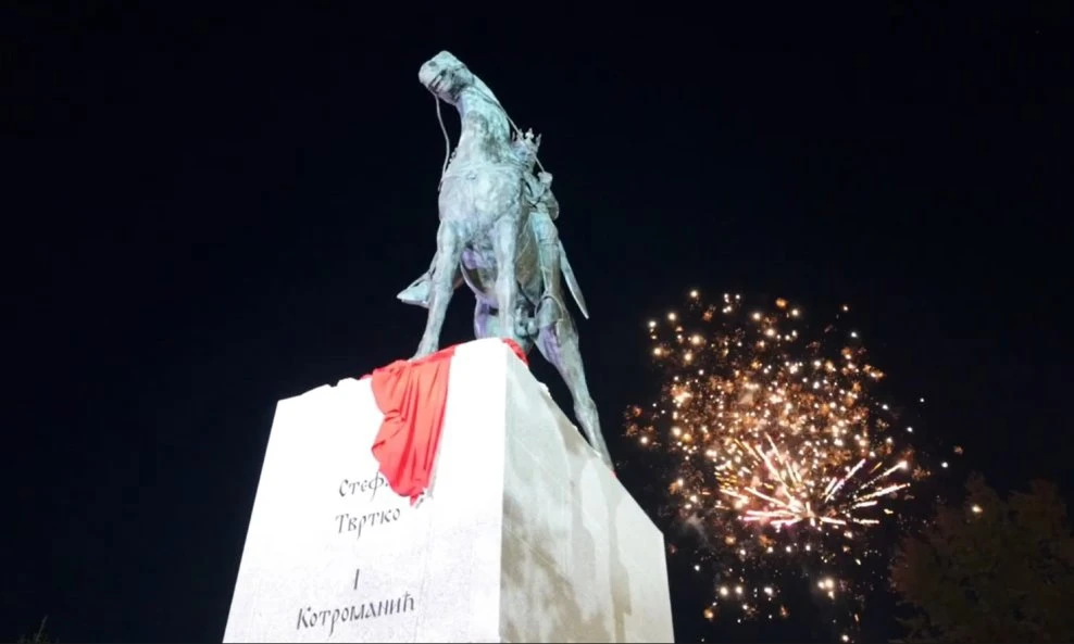 U Banjoj Luci postavili spomenik kralju Tvrtku Kotromaniću i proglasili ga Srbinom