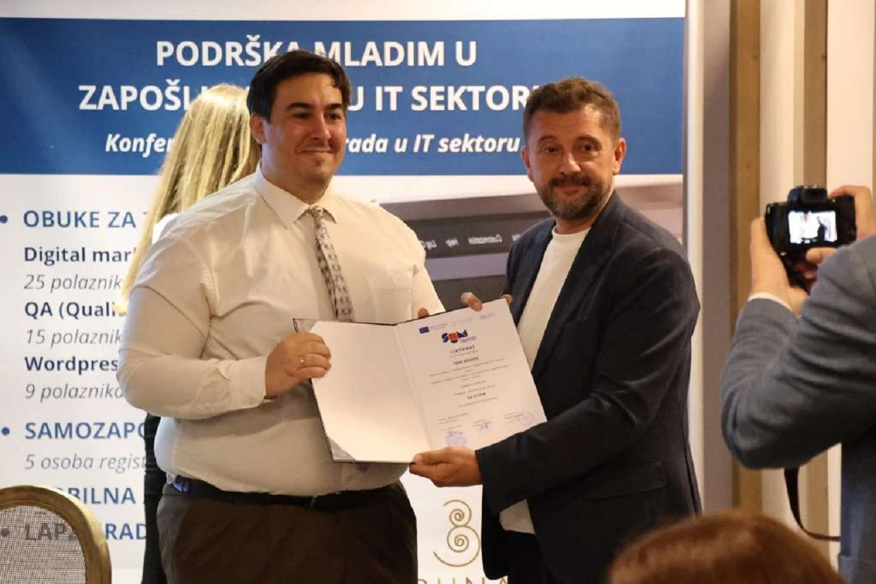 VIDEO | U Mostaru završena obuka za IT sektor: 49 polaznika steklo certifikate
