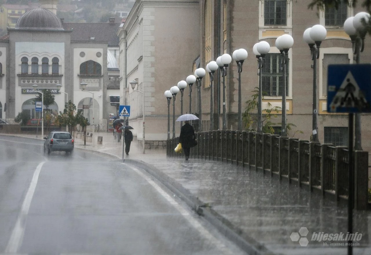 Stanje na cestama: Oprez zbog magle i odrona