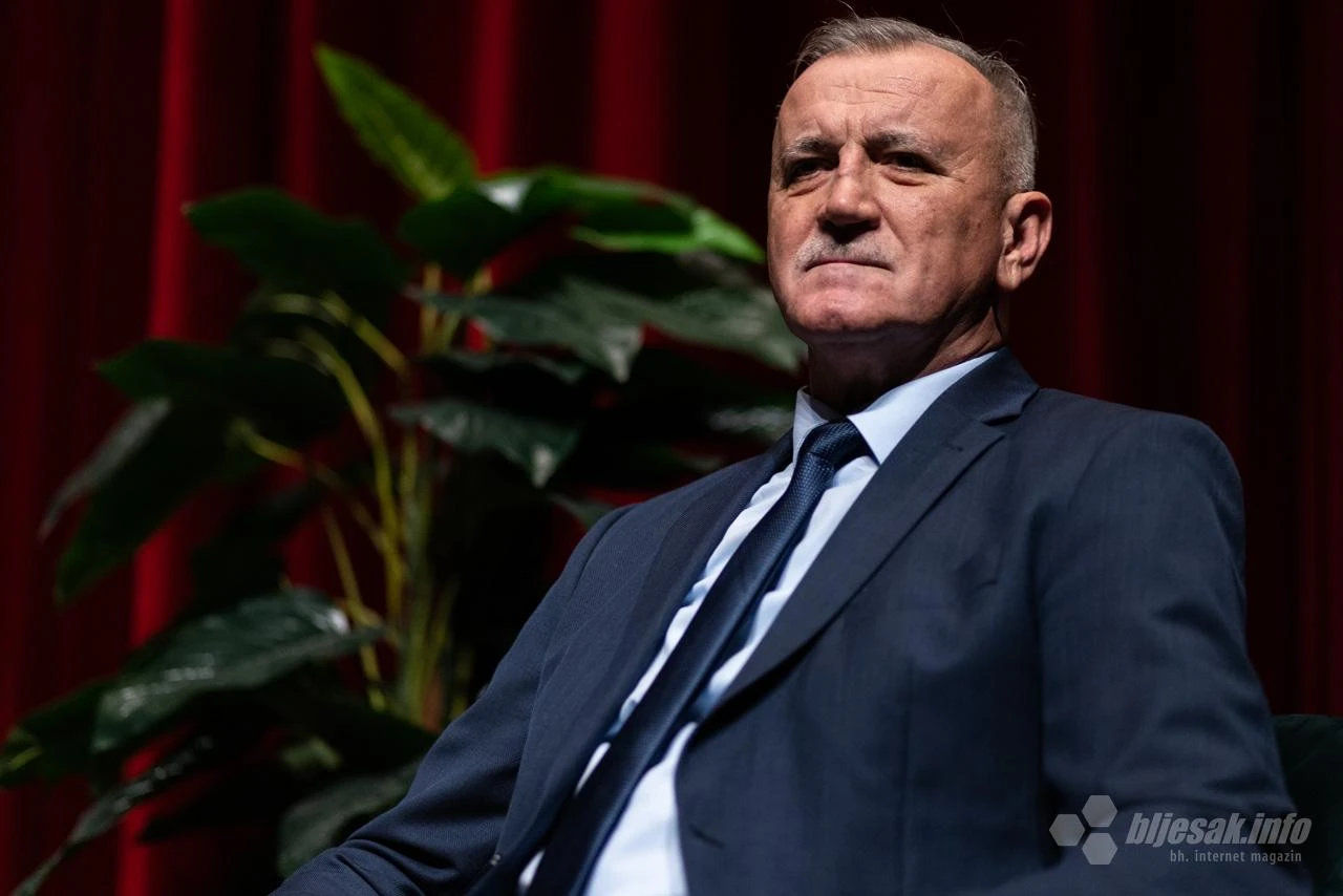 Valentin Ćorić predstavlja knjigu u Čitluku